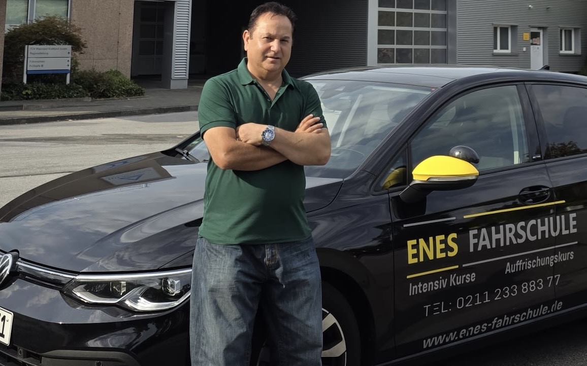 Ömer Bektas, Inhaber und Fahrlehrer der Enes Fahrschule in Düsseldorf-Oberbilk